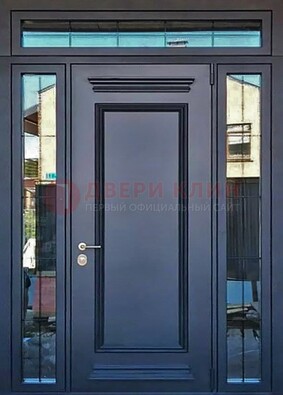 Черная металлическая дверь с фрамугой и филенкой ДФГ-19 в Великом Новгороде