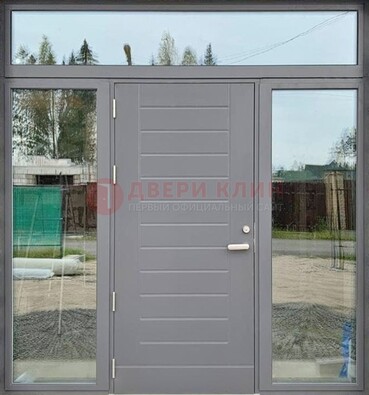 Серая стальная дверь с панелью МДФ и стеклянными фрамугами ДФГ-28 в Великом Новгороде