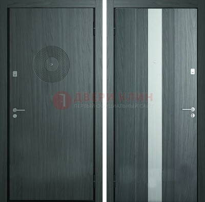 Темная железная дверь с МДФ и декоративной вставкой ДМ-25 в Великом Новгороде