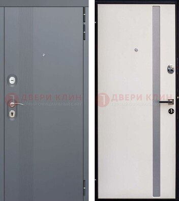Входная белая дверь c филенчатой МДФ Шоколад ДМ-271 в Великом Новгороде