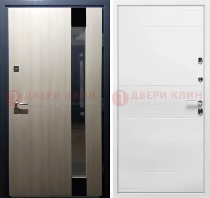 Стальная дверь в коричневом цвете и белой МДФ с молдингами ДМ-329 в Великом Новгороде