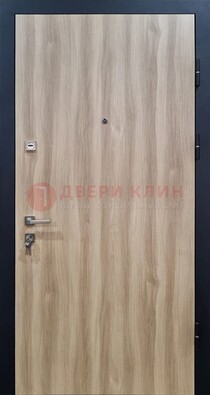 Светлая металлическая дверь с МДФ ДМ-340 в Великом Новгороде