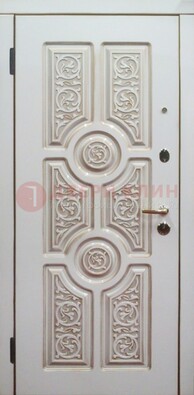 Уличная белая дверь для загородного дома с МДФ ДМ-529 в Великом Новгороде