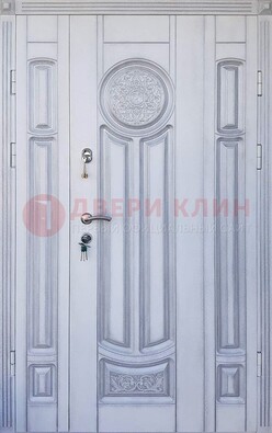 Белая двухстворчатая дверь с массивом дуба ДМД-72 в Великом Новгороде