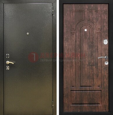 Темно-серая металлическая дверь с порошковым покрытием и МДФ коричневая ДП-292 в Великом Новгороде