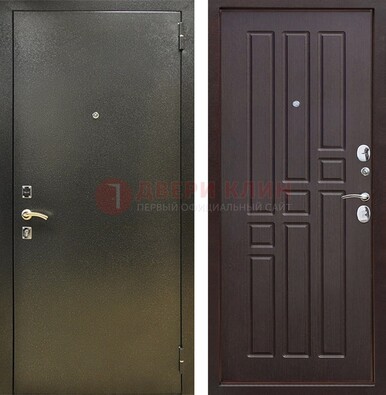 Входная темно-серая дверь с порошковым напылением и коричневой МДФ ДП-301 в Великом Новгороде