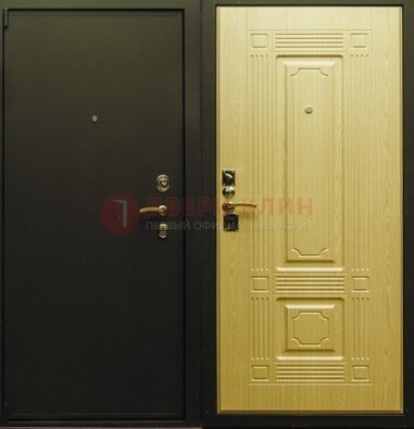 Коричневая металлическая дверь с порошковым покрытием ДП-51 в Великом Новгороде