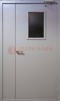 Белая железная дверь ДПД-4 в Великом Новгороде