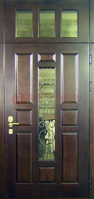 Парадная дверь со стеклянными вставками и ковкой ДПР-1 в офисное здание в Великом Новгороде