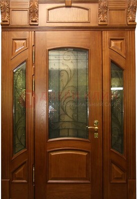 Парадная дверь со стеклянными вставками и ковкой ДПР-36 для дома в Великом Новгороде