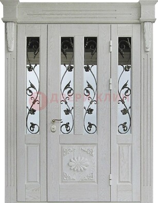 Входная парадная дверь со стеклом и ковкой в белом цвете ДПР-93 в Великом Новгороде