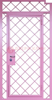 Розовая металлическая решетчатая дверь ДР-15 в Великом Новгороде