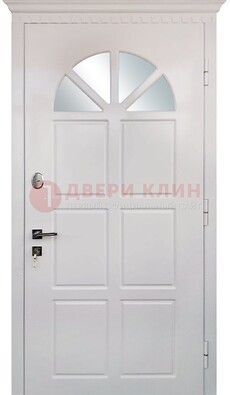 Светлая железная дверь со стеклом ДС-29 в Великом Новгороде
