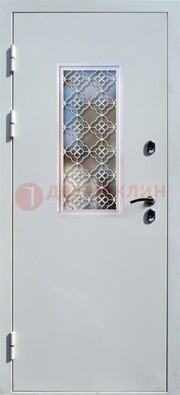 Серая металлическая дверь со стеклом и ковкой ДС-75 в Великом Новгороде