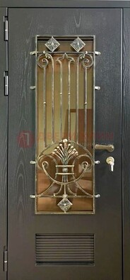 Одностворчатая железная дверь со стеклом и ковкой для дома ДСК-101 в Великом Новгороде