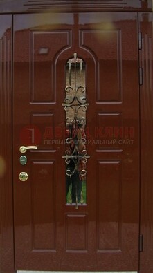 Красивая металлическая дверь со стеклом и ковкой ДСК-33 в Великом Новгороде