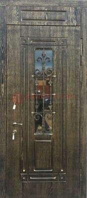 Зеленая входная дверь со стеклом и ковкой ДСК-67 в Великом Новгороде