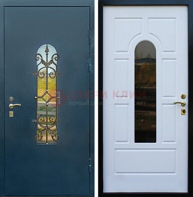 Входная дверь Дверь со стеклом и ковкой ДСК-71 для кирпичного дома в Великом Новгороде