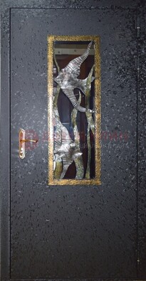 Металлическая дверь со стеклом и ковкой ДСК-82 для крыльца в Великом Новгороде