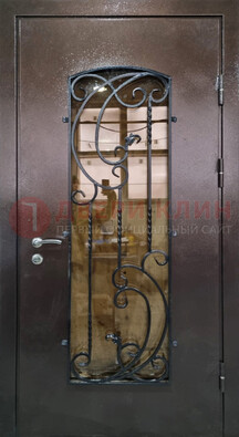 Металлическая дверь со стеклом и ковкой ДСК-95 для магазина в Великом Новгороде