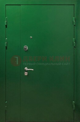 Зеленая распашная тамбурная дверь Порошок ДТМ-47 в Великом Новгороде