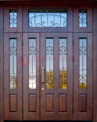 Коричневая парадная дверь с виноритом и ковкой ДВТ-168 в Великом Новгороде