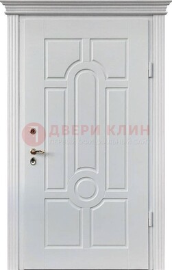 Белая уличная дверь с виноритом для дома ДВТ-247 в Великом Новгороде