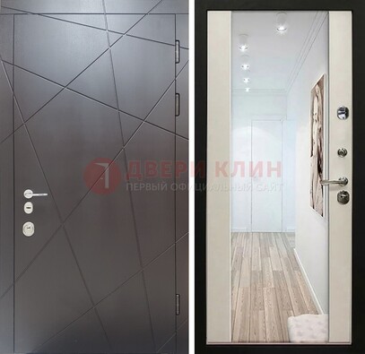 Железная коричневая дверь со светлой МДФ внутри и зеркалом ДЗ-125 в Великом Новгороде