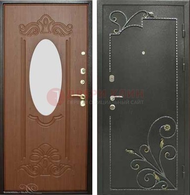 Черная входная дверь с зеркалом и ковкой ДЗ-16 в Великом Новгороде