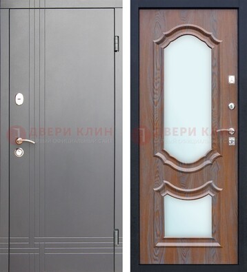 Серая входная дверь со светлой МДФ и зеркалами внутри ДЗ-77 в Великом Новгороде