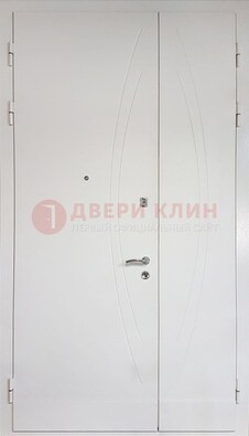 Современная полуторная стальная дверь с МДФ панелью ПЛ-25 в Великом Новгороде