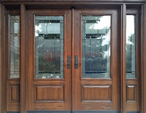 Распашная стальная дверь с массивом с витражом и фрамугами ВЖ-21 в Великом Новгороде